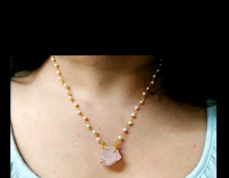 RAW ROSE QUARTZ with pearl chain necklace 😍