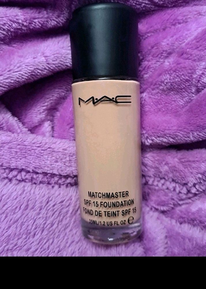 Mac Liquid Foundation NC35