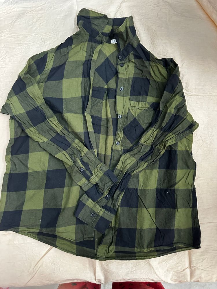 H&M Plaid Green Shirt ( With Slight White Spots At The Back)