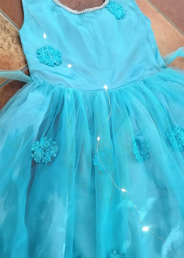 Adorable frock for Kids 💙🤍✨