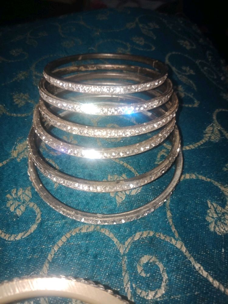 White Jerkin Bangles Piece 6