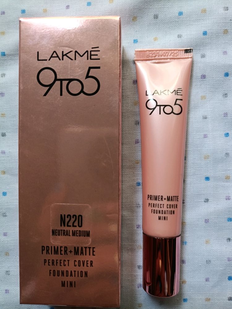 Laxme 9 to 5 foundation- Neutral Medium N220