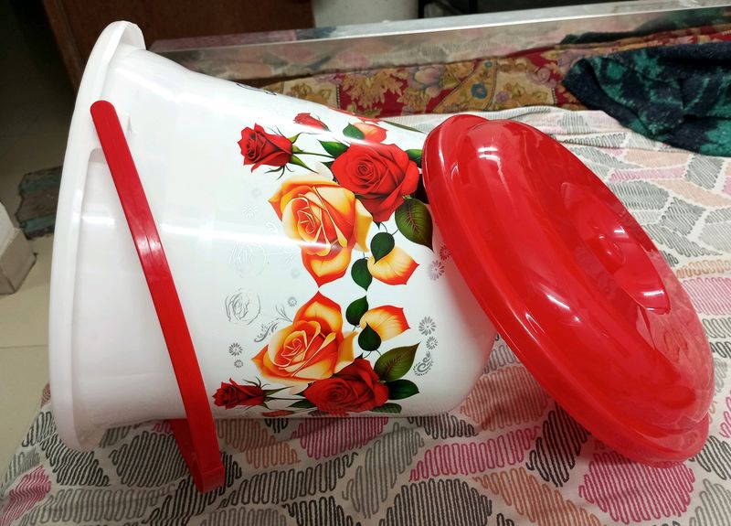 Beautiful Red Rose Printed Bucket 🪣 Only In ₹249