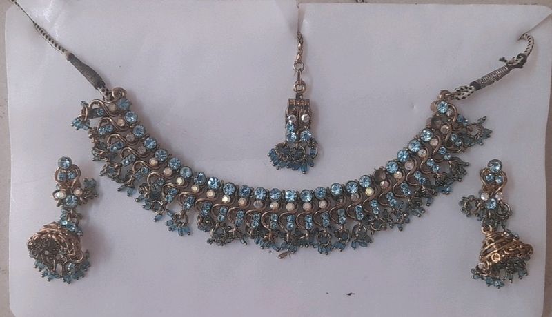 Necklace With Jhumka and Maang Tikka