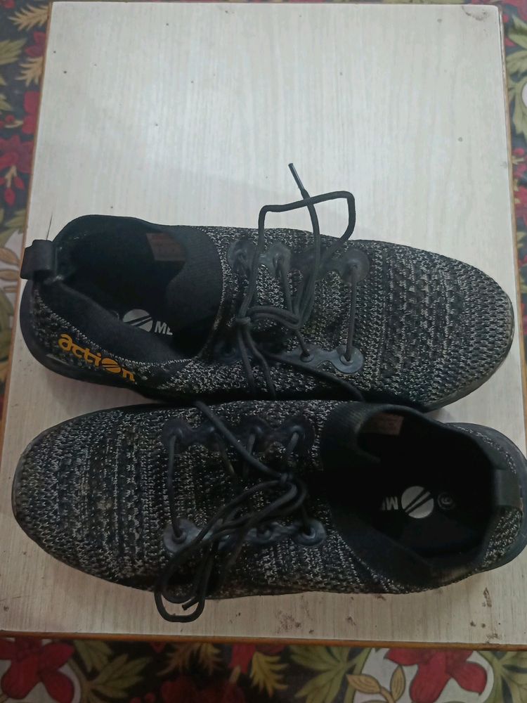 I Am Selling Casual Shoes