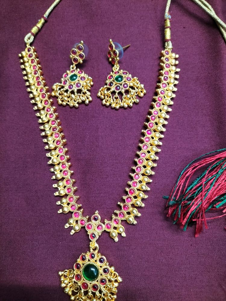 Beautiful Jewellery Set - Necklace And Earrings