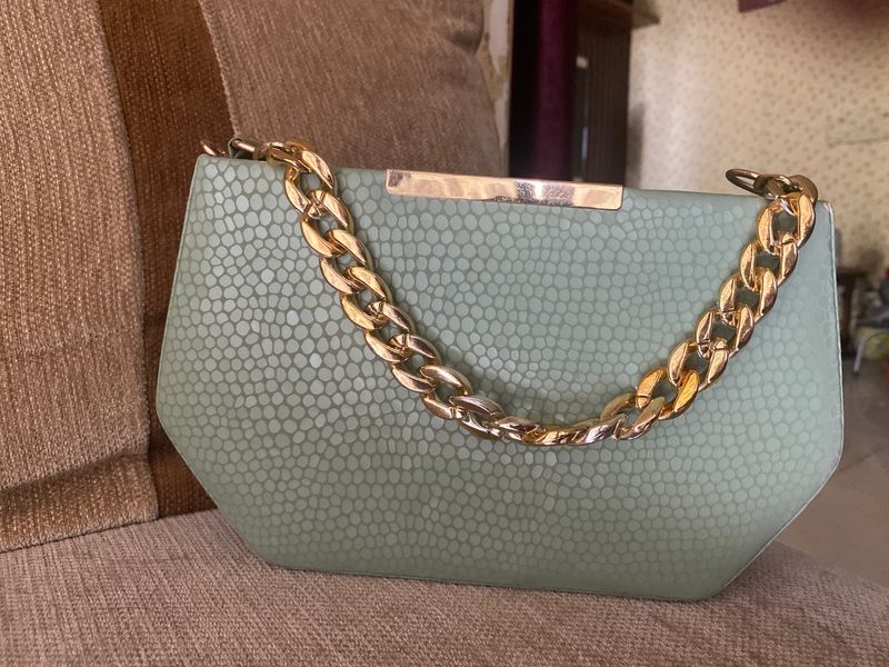 Pista Green Handbag With Inside Sling