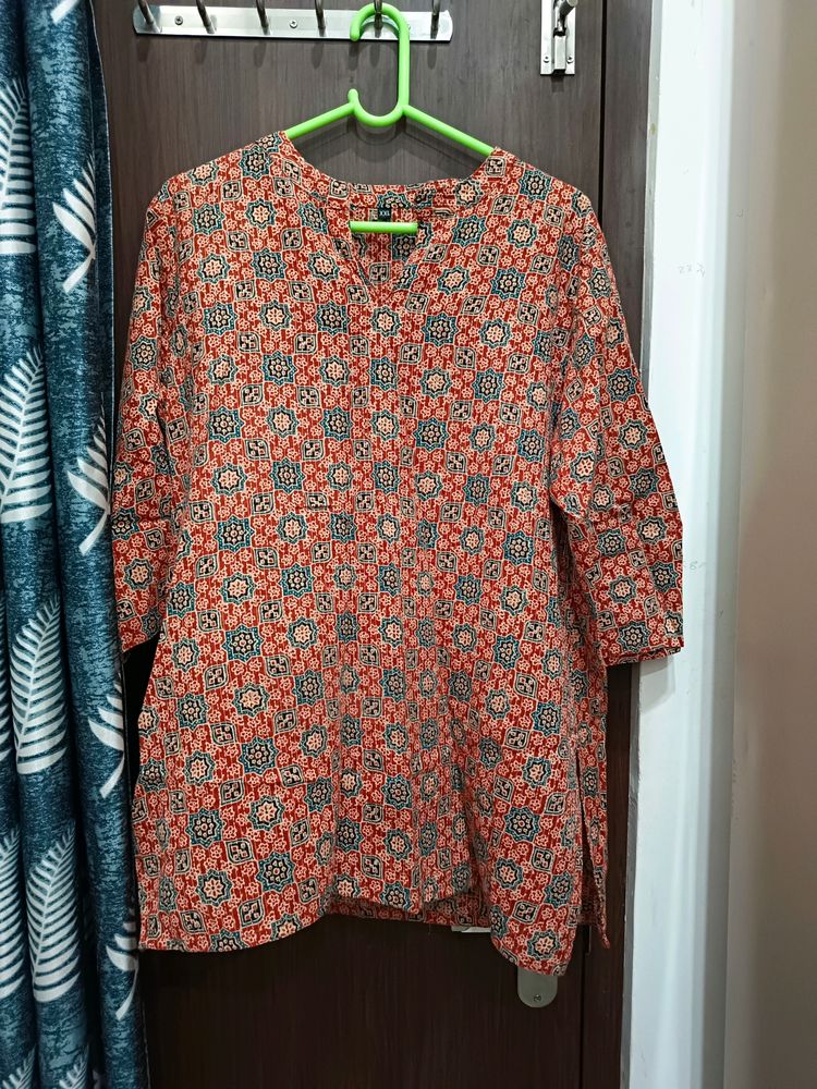 Multicolored Short Kurti Size 44