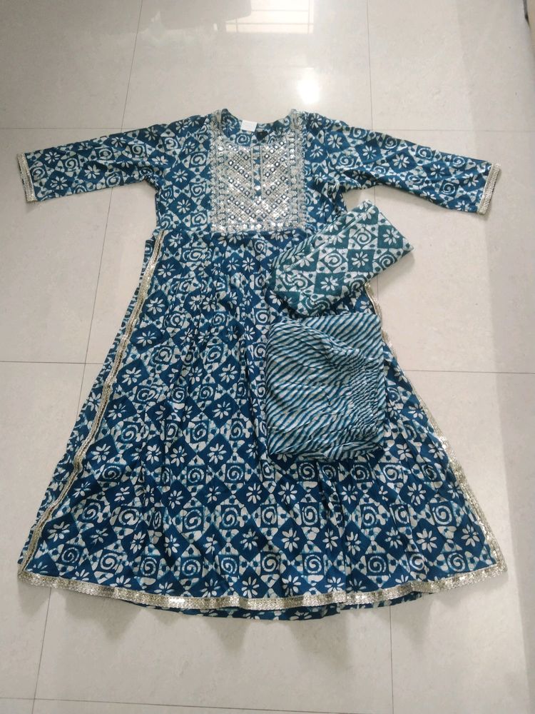 Nayra Cut Kurti Set