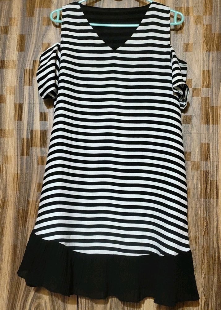 Black And White Strip Line Mini Dress/Summer Wear