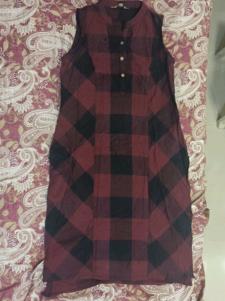 Maroon Black Check Sleeveless Short Kurti