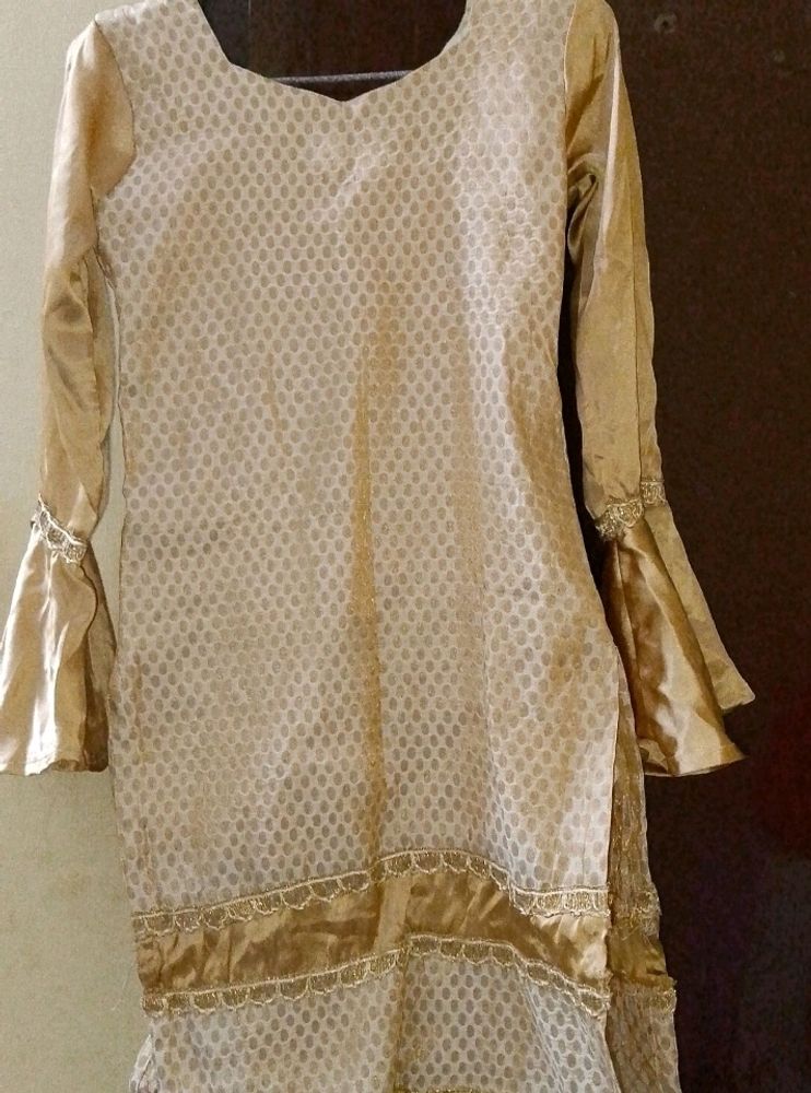 Kurta with bell sleeves and sharara