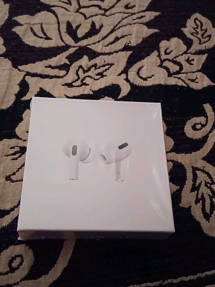 Pro 3 Ear Buds With New Condition