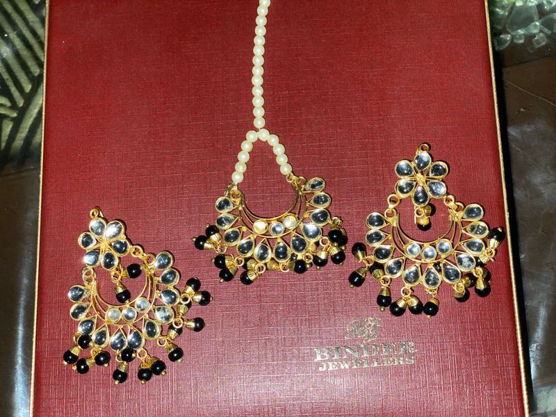 Beautiful  Earrings With Mangtikka