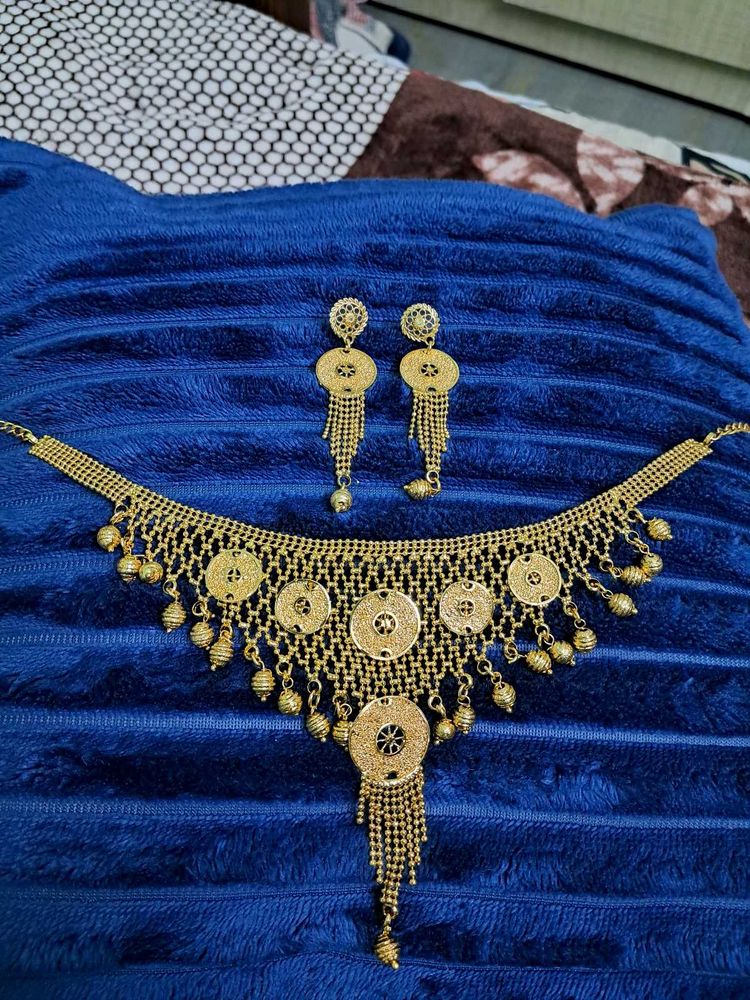 1 Gm Gold Plated Chocker With Earrings