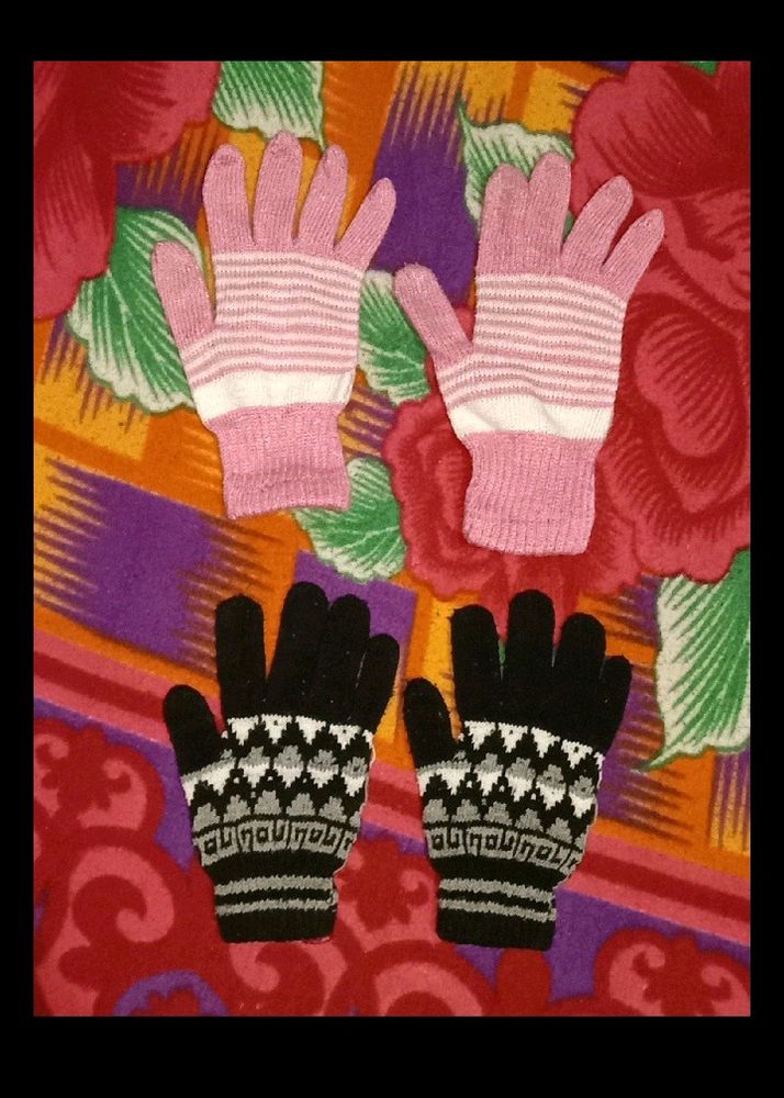 2 Pair Of Hand Gloves