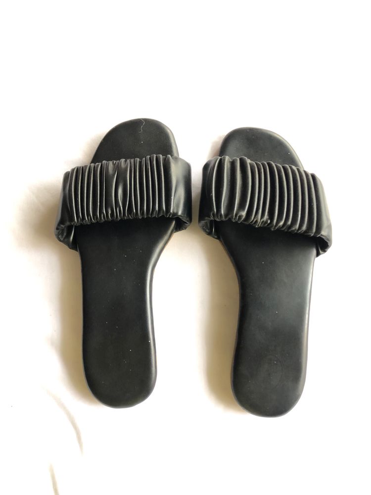 Black Flipflops (Women’s)