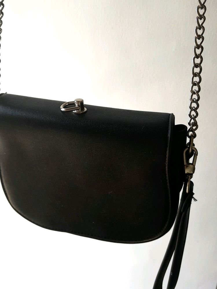 Black Sling Bag Good Condition