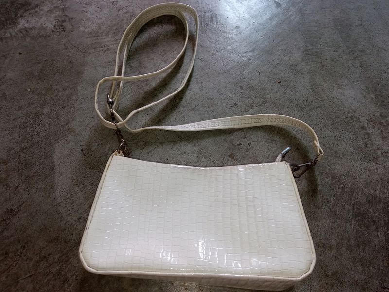 White Slingbag / Purse