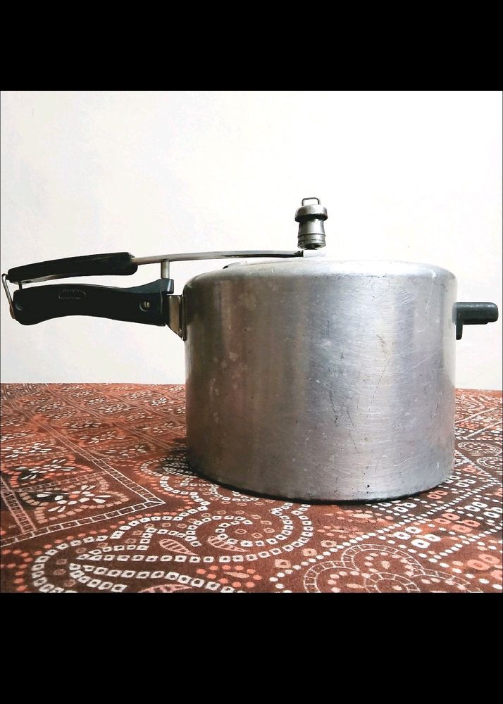 5 Litres Hawkins Pressure Cooker