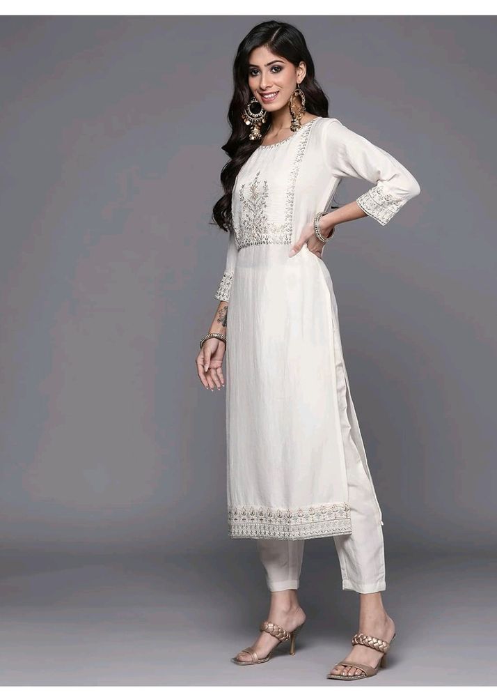 Women Embroidered Straight Kurta Set