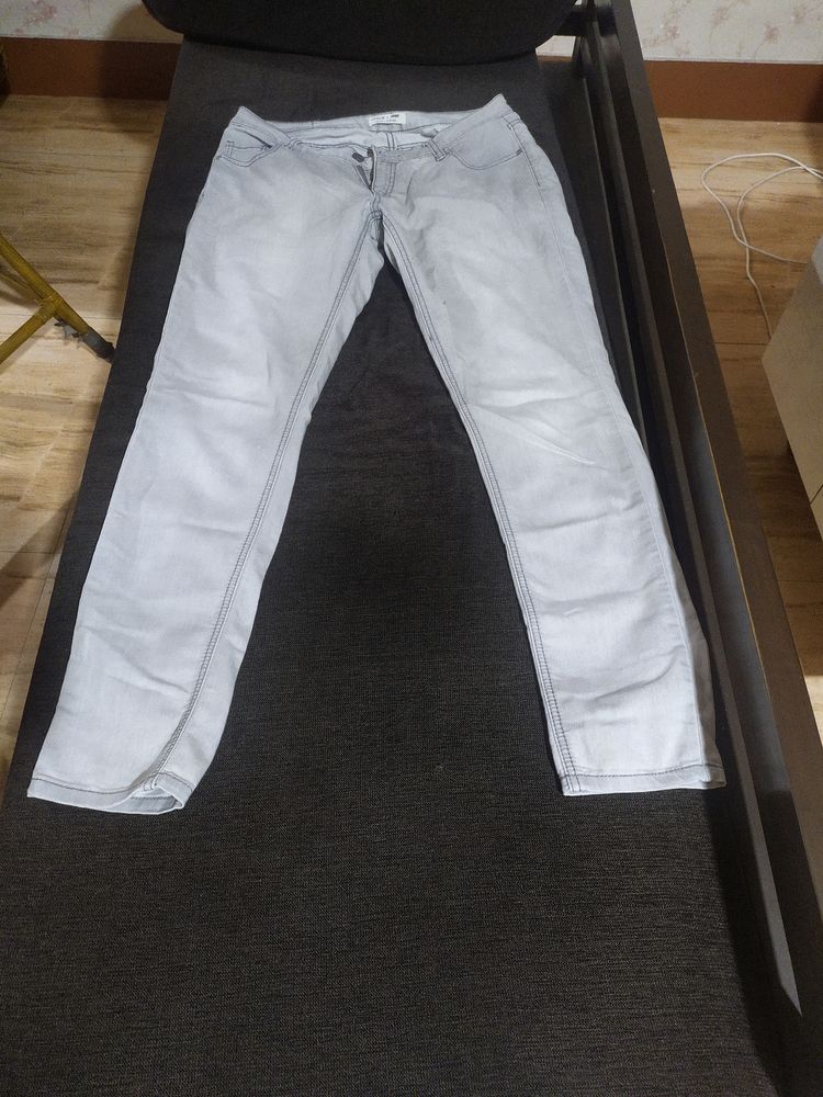 Light Grey Jeans From Max