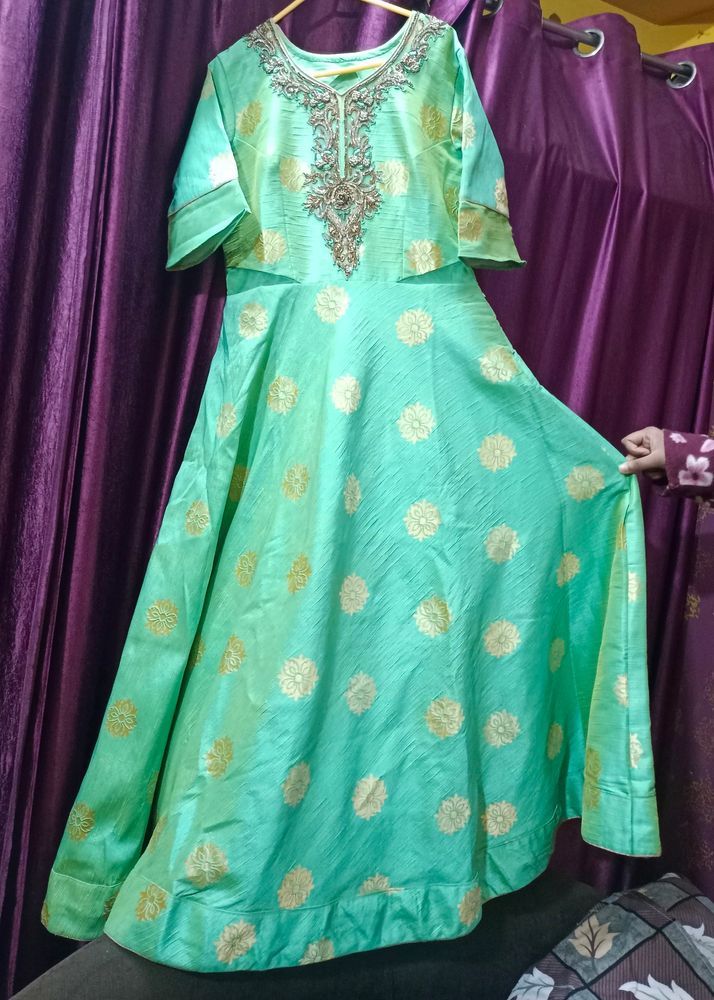 Heavy gown. . . . . . Due to siz issue i m selling