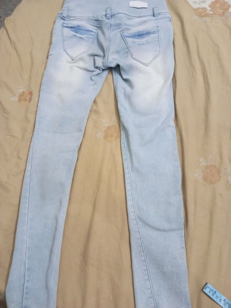 Damaged Style Jeans.....