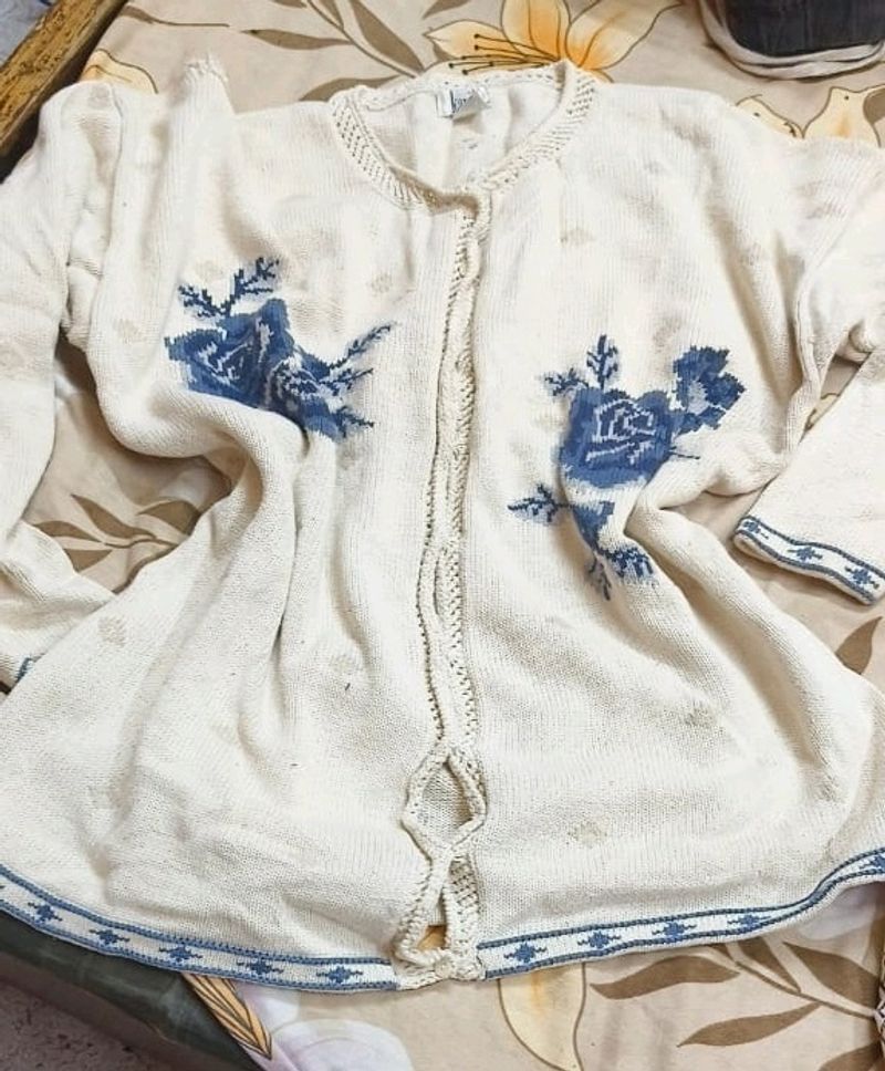 White Blue Printed Flower Sweter