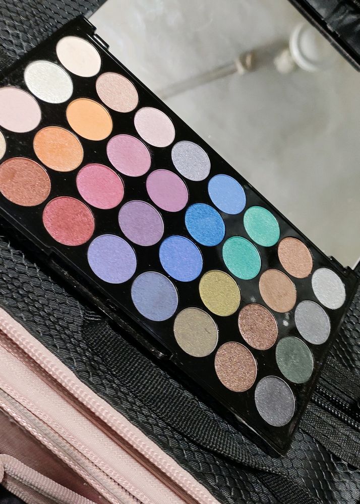 Makeup Revolution London Eyeshadow Palette