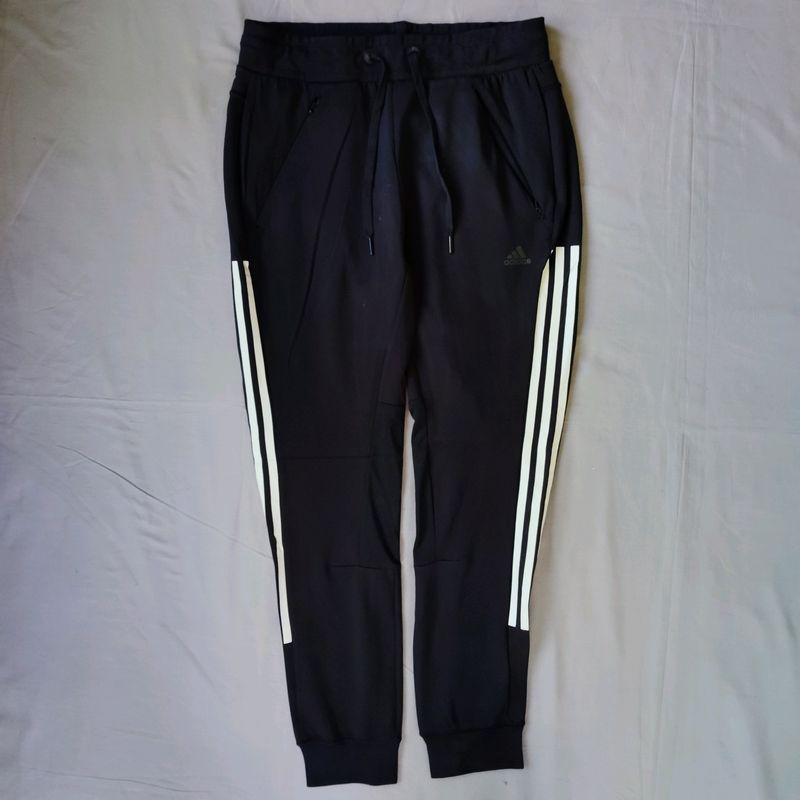 Adidas black track pant looking good