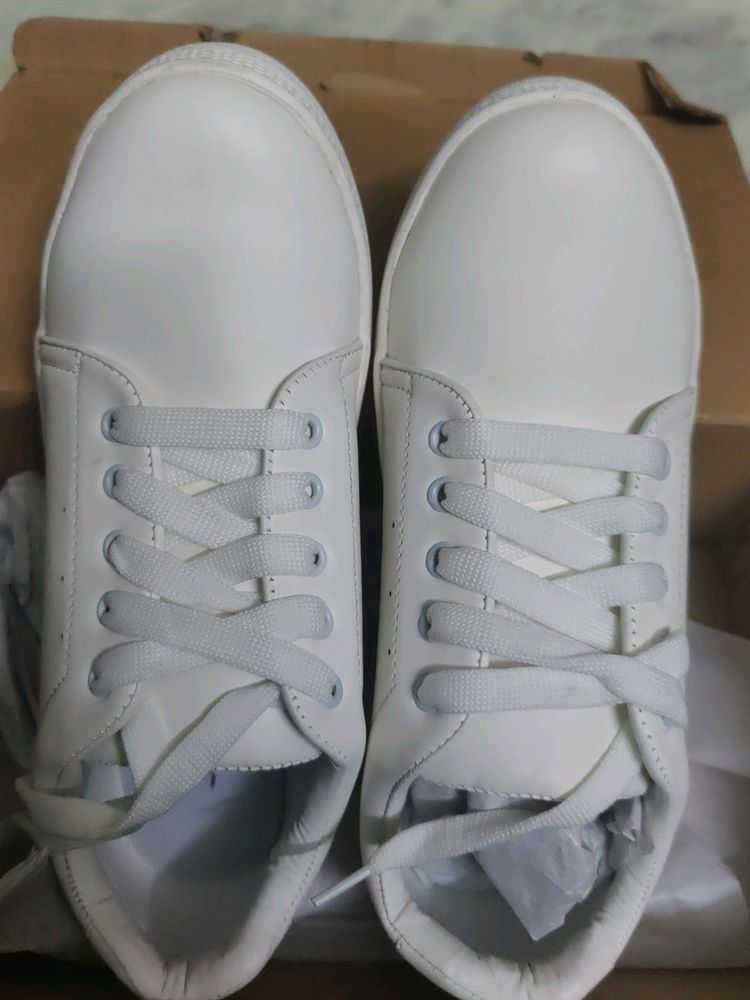 PRICE DROP Women's Sneaker Shoes White