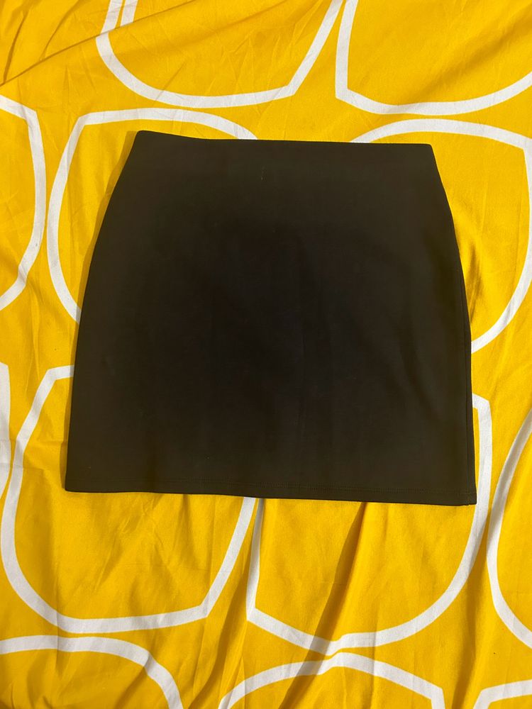 H & M Black Mini Skirt