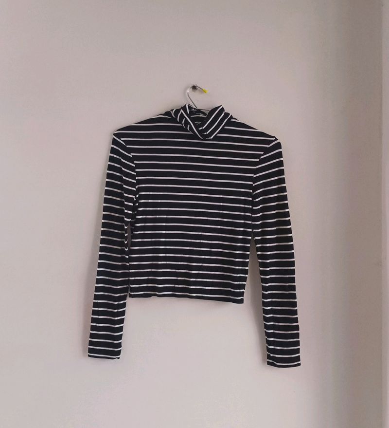 H&M Turtleneck Tshirt Stripes Black White Navy