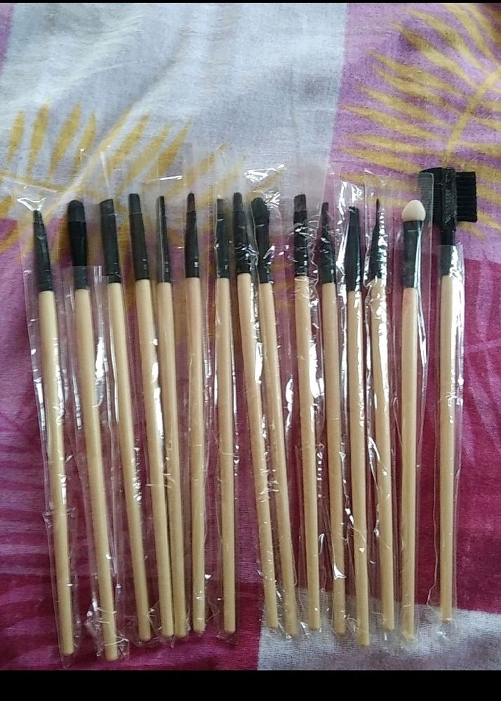 15 Makeup Brushes