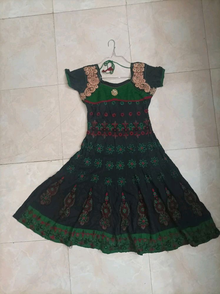 New Looking Black And Green Colour Top,Thread work