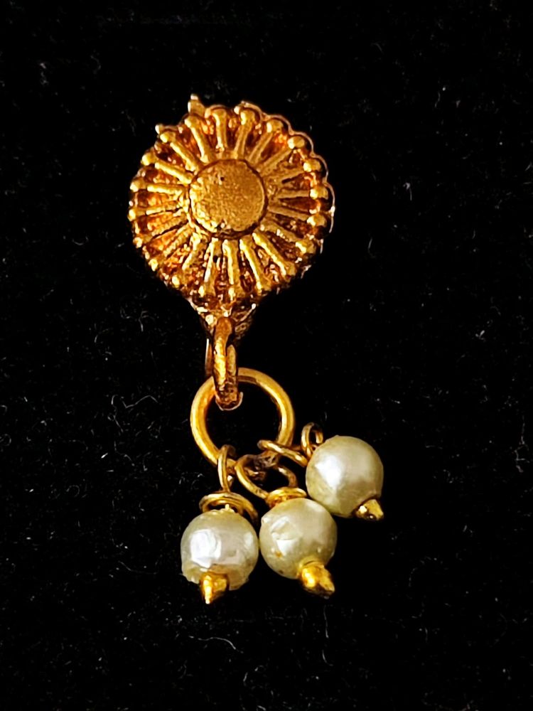 PEARL AND GOLD PRESSED NOSE PIN