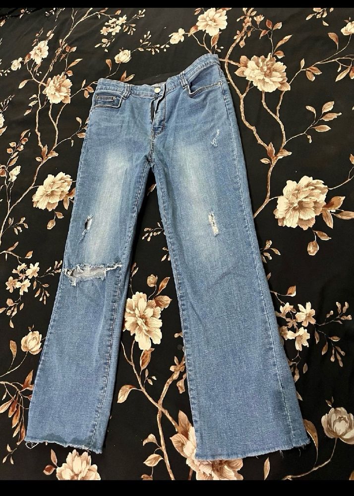 Lightly Washed Distress Jeans!!😍