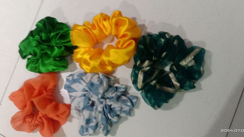 Scrunchies Handmade.