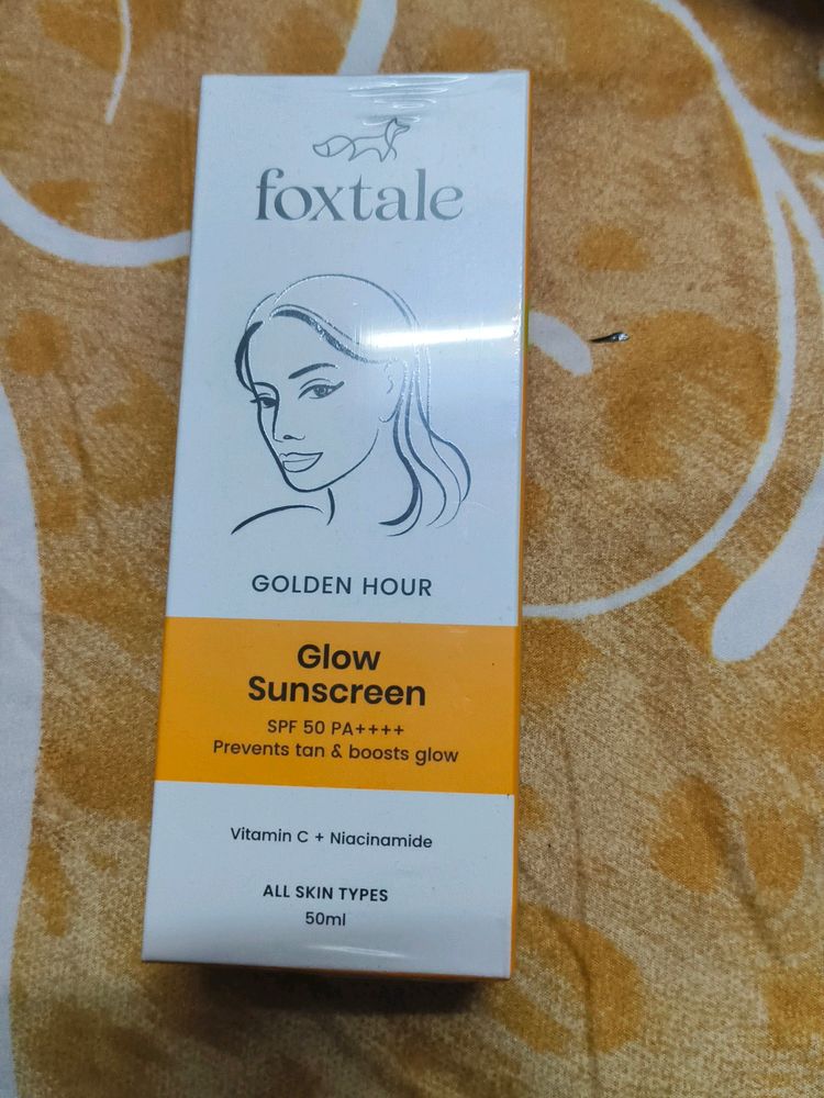 FoxTale Vitamin C & Niacinamide Glow Sunscreen