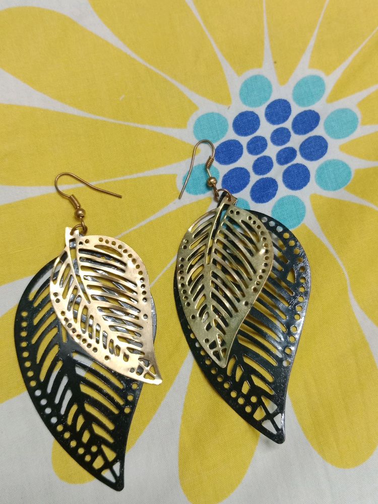 Beautiful Golden And Black Earrings 🖤