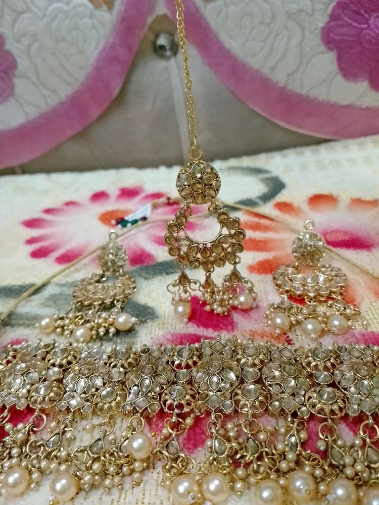 Beautiful Golden Artificial Jewellery Set