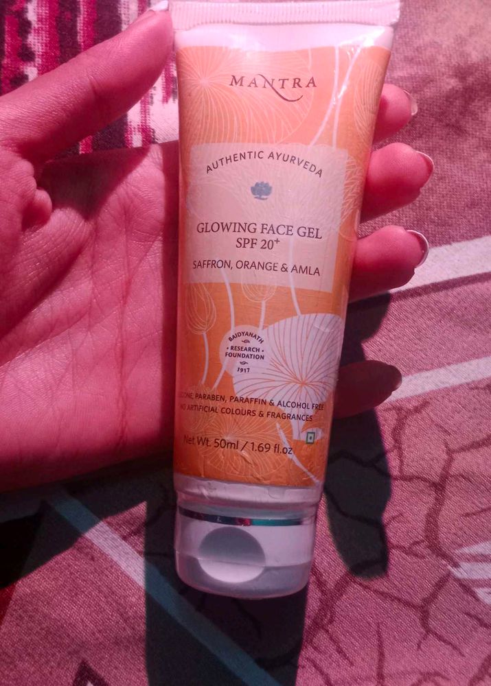 Glowing Face Gel SPF 20*