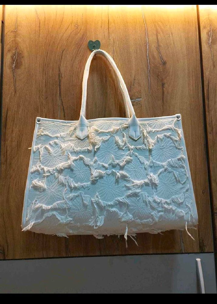 White Hand Bag 🌸