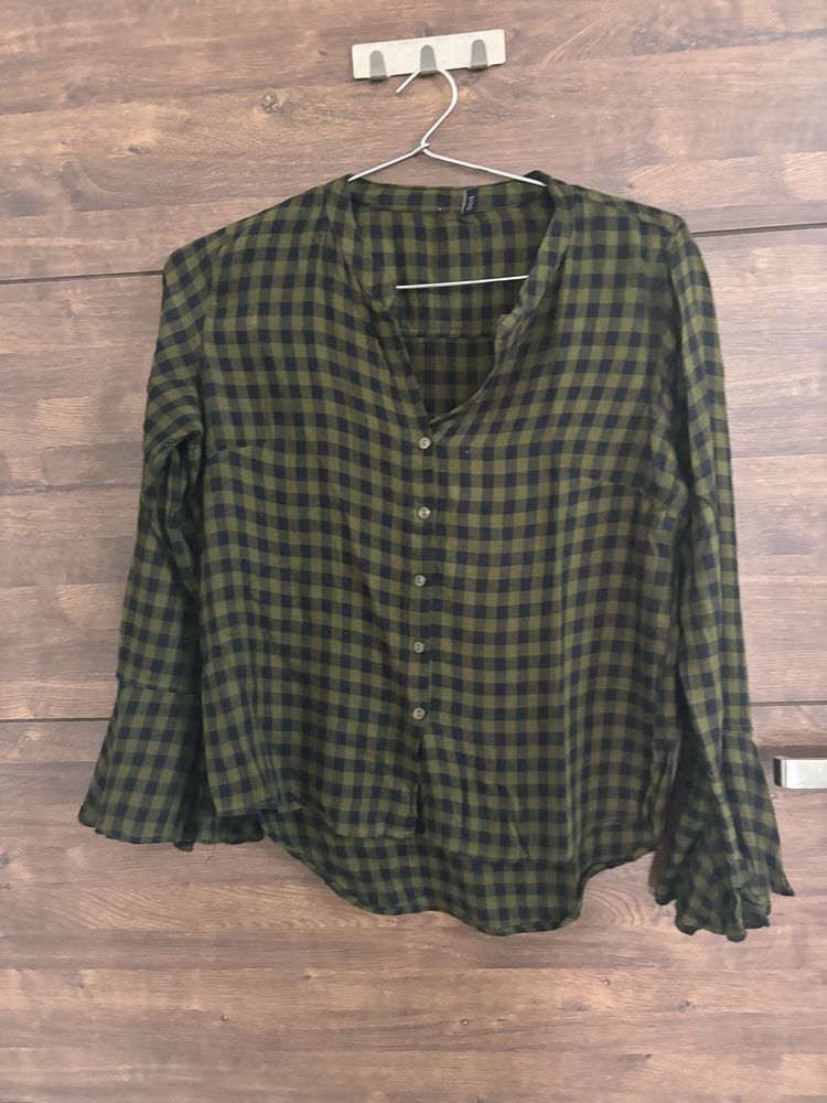 Cute Green Top With Bell Sleeves Preloved