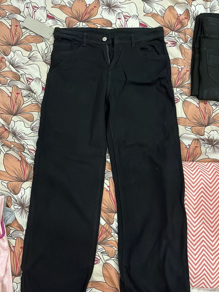 Zara straight high jeans in size 28