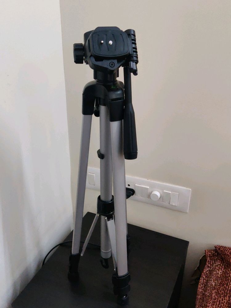 Amazon Basics Tripod 60"