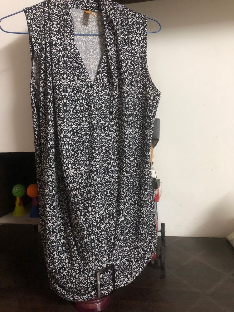 Black White Printed Sleeveless Top