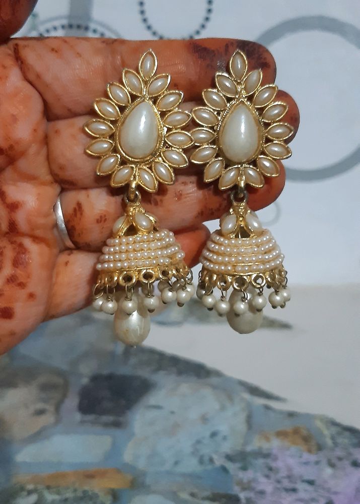 White Gold Jhumka Earings