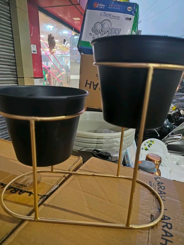 New Metal Hard Pot 2 Pc With Stand Brass